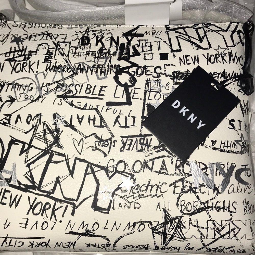 π₯³HPπ₯³ DKNY Crossbody - Picture 5 of 9
